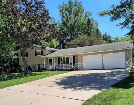Charming 3-bedroom house in Green Bay 14 mins from Lambeau Field!