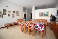 Castellana in the Center - 4 steps from the center! Large and clear apartment.