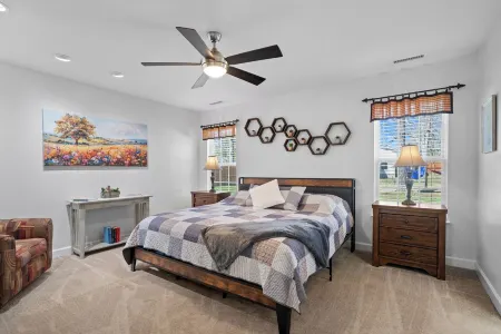 Charming 3-bedroom Home in Monroe with a Pool Table and Fire Pit, WiFi Отели в г. Монро