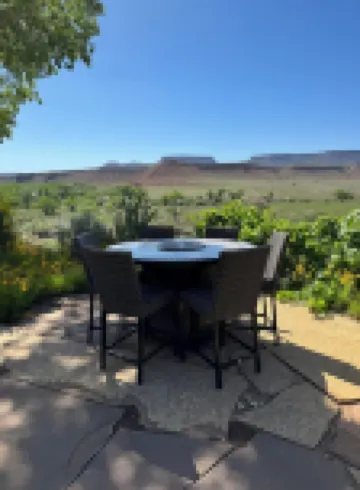 Cozy RIVERFRONT Apt, at Zion NP, Views Views Views!