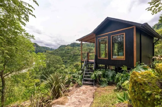 Riverfront Cabin: Stunning Views : 20 Minutes to the SJO Airport ! 巴西酒店