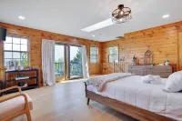 Unreal Mountain Views w/ Hot Tub Near Charming Jim Thorpe & Blue Mountain Skiing