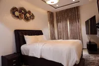 Spacious 3-4-bedroom apartment with fitness room, WiFi in enchanting Lagos Hotels in Ikoyi I