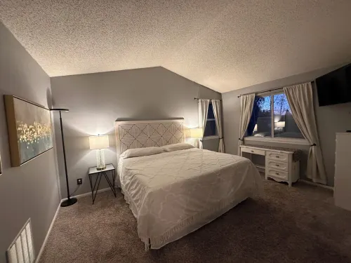 Charming Broomfield Retreat: Modern Comforts & Prime Location