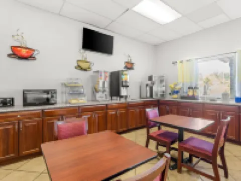 Days Inn by Wyndham Huntington Hotels in Barboursville