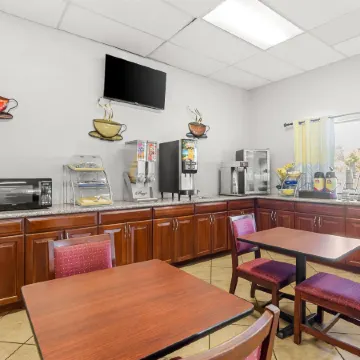 Days Inn by Wyndham Huntington