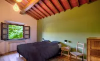 Tuscan villa for 8 people with pool near Lucca. Hotels in Borgo a Mozzano