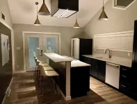 Moderne Home - Memorable, Modern, A Must Book - 4 Bedroom Close to Kinnick