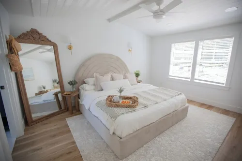 Charming Cottage with Sauna, Mini Golf, 2 OD Showers, Fire-Pit, Soaking Tub Dogs