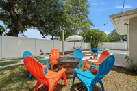 Heated Pool +HotTub+Arcades + 15 Minutes to beach