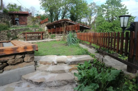 Balkans Serendipity - Artistic forest house Hotels in 