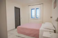 New apartment 3 minutes from the archaeological park and 600 meters from the sea Hotels in Marinella