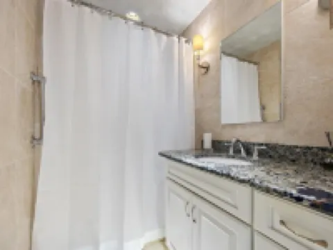 604 Surf Villas Oceanfront Luxury Condo at Sawgrass Beach Club in Beautiful PVB! Hoteles en Sawgrass