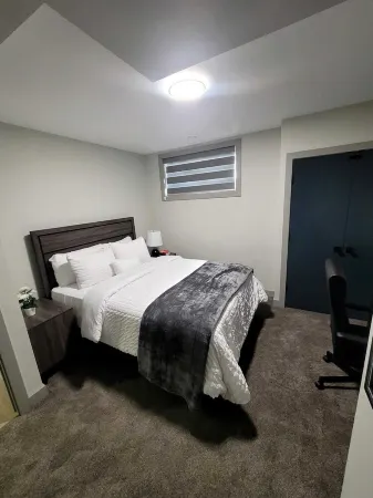 Cozy & Stylish 2BR Apartment Отели рядом с достопримечательностью «Университет Брендона»