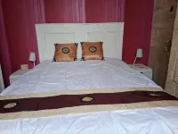 Charming 2-bedroom house in tranquil Le Bouscat with WiFi Hotels in Le Bouscat