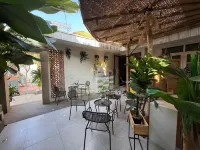 Buton Backpacker Lodge Hoteles en Pasirkaliki