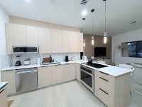 House of Flair: Modern Art Haven