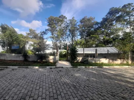 Cozy Chalet Surrounded by Nature in a Gated Community (101) Отели рядом с достопримечательностью «Templo Zu Lai»