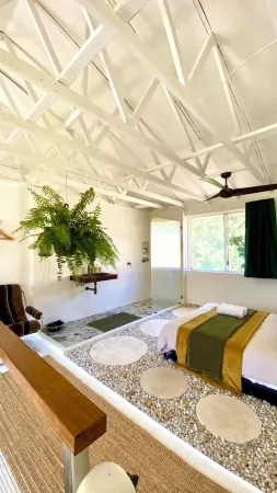 Cabana 88 - designer loft by the beach with infrared sauna