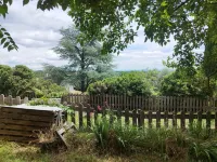 Pretty sunny village house with view and garden Hotels in Bourg-Saint-Andeol