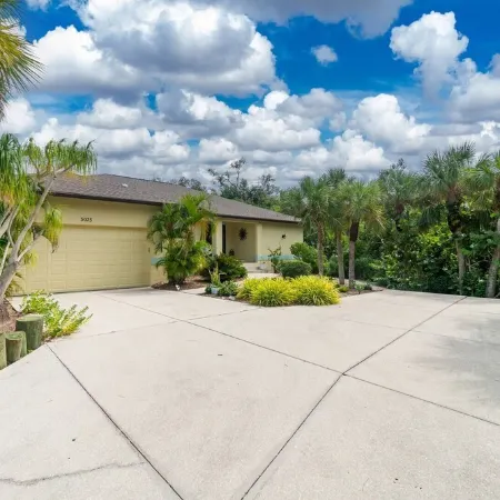 Island Oasis on Manasota Key- Steps to both Gulf & Bay Access, Heated Pool