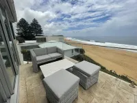 17 steps-newly renovated  penthouse apartment on wamberal beach.180degree views Hotels in Wamberal
