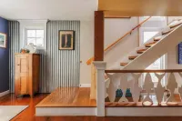 Beautiful three-bedroom shoreline house