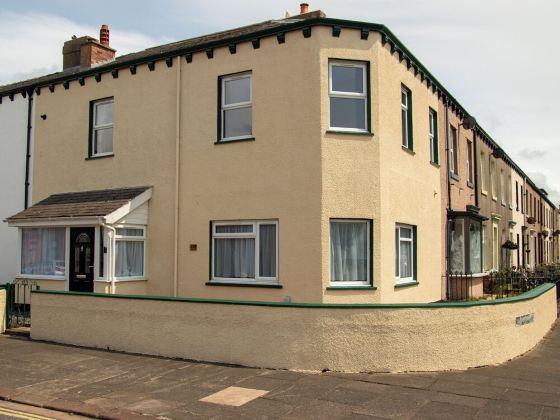 Spacious 3 bedroom townhouse by the coast, close to all amenities.