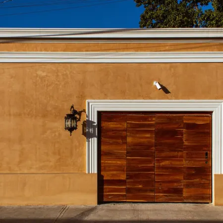 Casa Clementina. Rustic on heart of historical midtown w/pool and amenities.