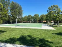 Cozy & Bright Townhouse, Pool+Basketball+Tennis Across the Way Hotel in zona Chapman University Harry and Diane Rinker Health Science Campus