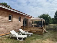 Modern chalet 100 m from cycle paths, ideal for families or couples. Pets ok Hotel a Hourtin