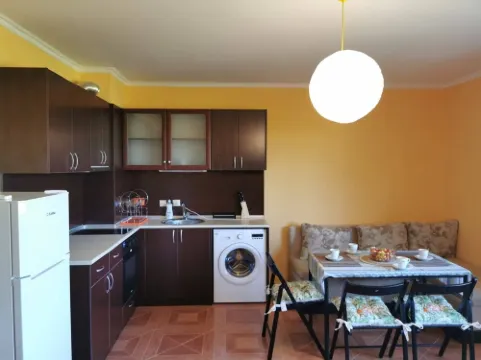 Cozy 1-bedroom Apartment with Pool