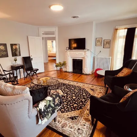 Magnolia Wind elegant 3 BR 1BA loft apartment park for free and walk downtown