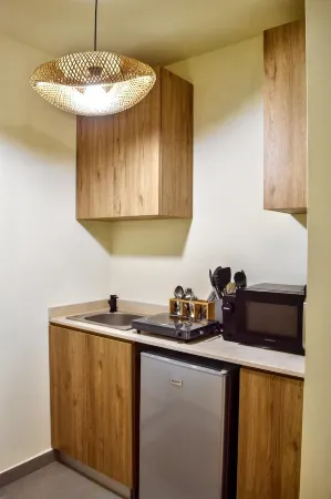 Charming 2-bedroom apartment in Jounieh Отели в г. Haret Sakher