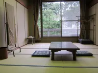 Ishizuchi Jinja Kaikan 醫王院附近的飯店