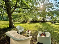 Enchanting Lake front chalet with backyard and fire pit. Dog friendly.