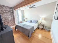 Awesome 1BR downtown condo near EVERYTHING!