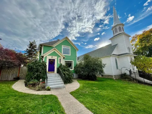 Downtown Historic Home.  One block to downtown, cozy gathering place!