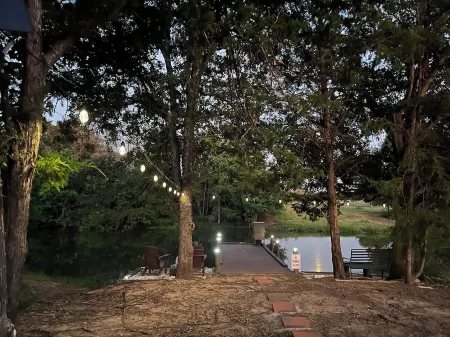 WHITLOCK CABIN Отели рядом с достопримечательностью «Лейк Брайан»