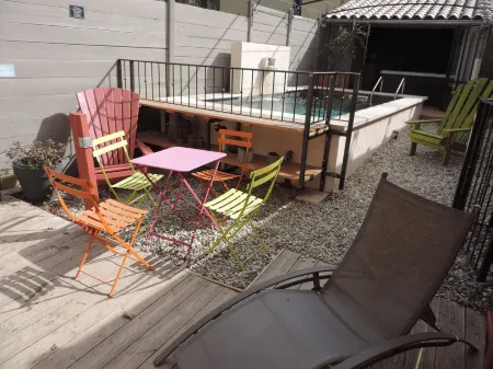 SWIMMING POOL and JACUZZI Gîte "Les chênes blancs" in PROVENCE