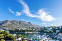 Apartments & Rooms Mihajica