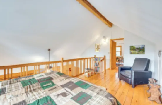 露台、火坑和燒烤架：布萊克霍克的原木小屋