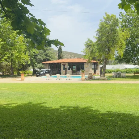 Estate Villa OINOI with Pool
