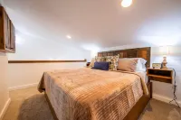 The Nuthatch Cabin 15 Min to Magnolia Baylor