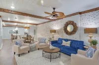 Two Story Suite Overlooking Historic Main Street Galena, IL. Sleeps 16!
