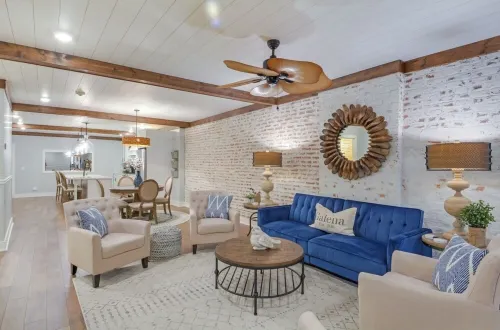 Elle & Beck's Second Floor Suite Overlooking Historic Main Street In Galena, IL