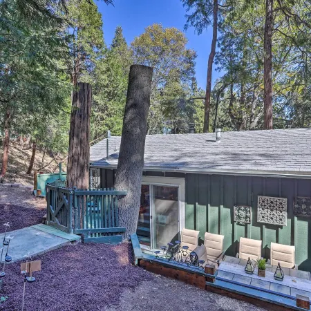1 Mi to Lake Gregory Boho Crestline Cabin