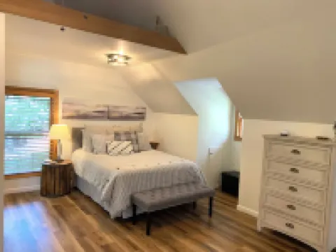Perfect for Two! 30Min from Nashville or Franklin. Oak Hill Loft in Fairview