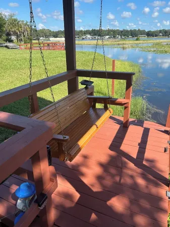 Lake front cozy quiet cottage with dock!
