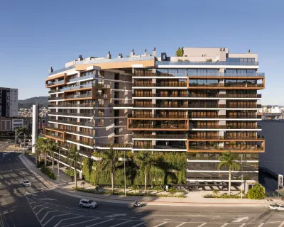 Viva 的 The Spot One - 豪華且直通 Balneário 購物中心 Av. Atlântica附近的飯店